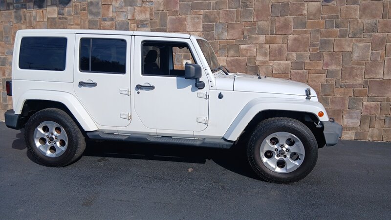 2013 Jeep Wrangler Unlimited Sahara - Photo 20 - Brunswick, OH 44212