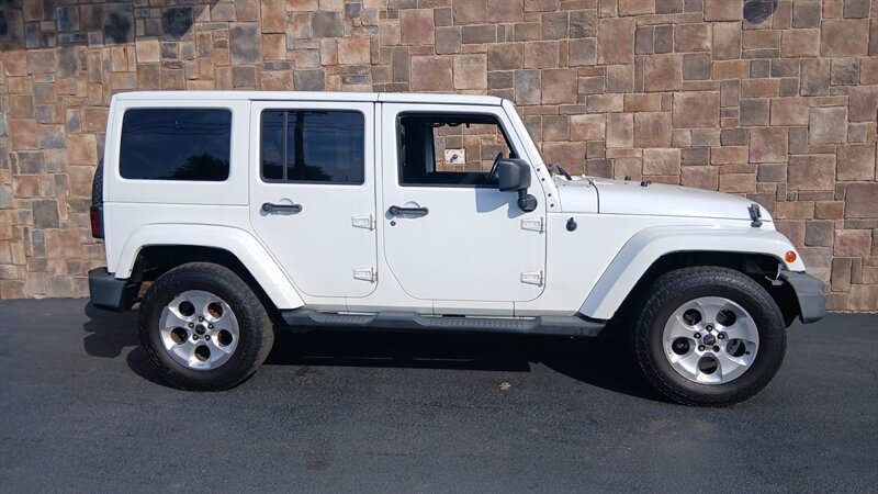 2013 Jeep Wrangler Unlimited Sahara - Photo 23 - Brunswick, OH 44212