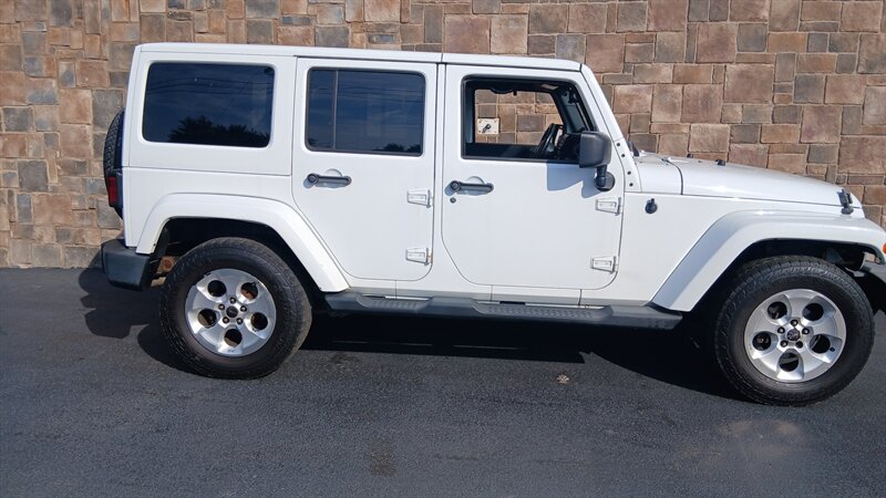 2013 Jeep Wrangler Unlimited Sahara - Photo 24 - Brunswick, OH 44212