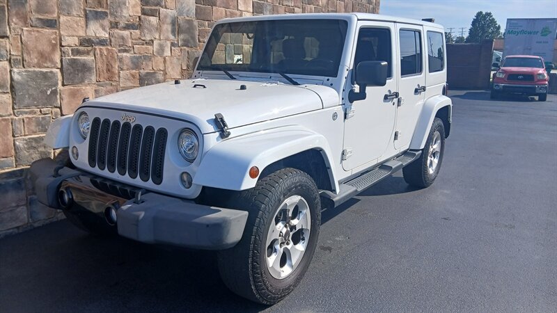 2013 Jeep Wrangler Unlimited Sahara - Photo 8 - Brunswick, OH 44212
