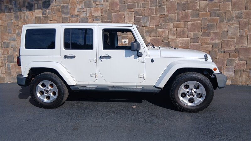 2013 Jeep Wrangler Unlimited Sahara - Photo 22 - Brunswick, OH 44212