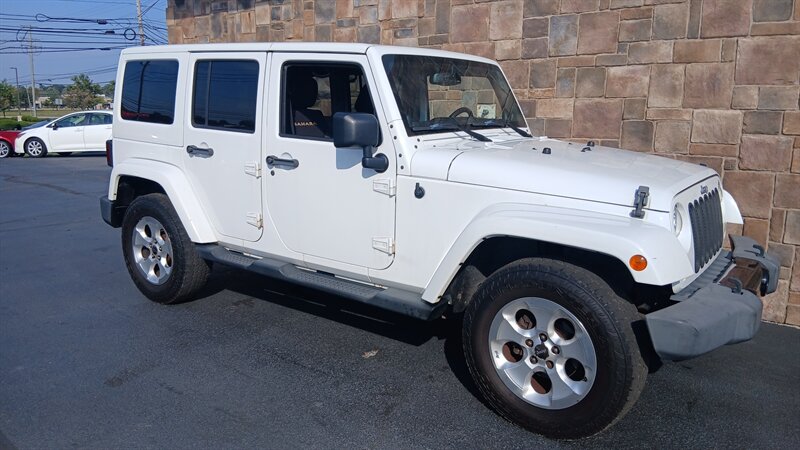 2013 Jeep Wrangler Unlimited Sahara - Photo 17 - Brunswick, OH 44212