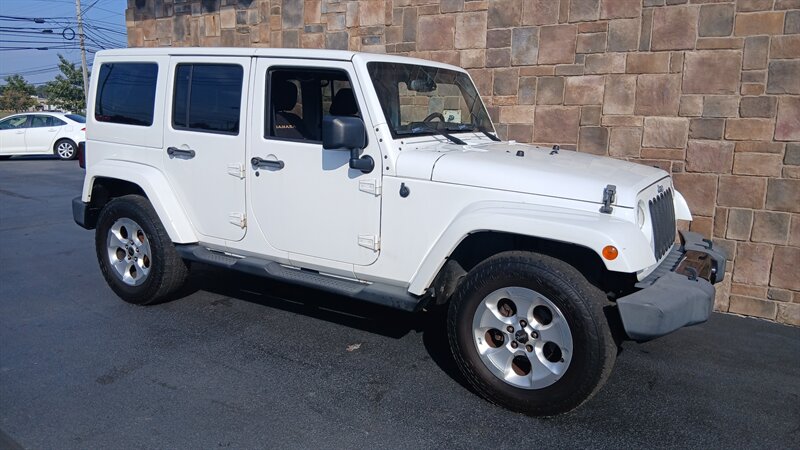 2013 Jeep Wrangler Unlimited Sahara - Photo 16 - Brunswick, OH 44212