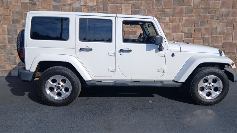 2013 Jeep Wrangler Unlimited Sahara - Photo 26 - Brunswick, OH 44212