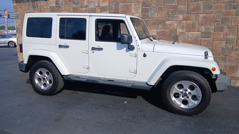 2013 Jeep Wrangler Unlimited Sahara - Photo 19 - Brunswick, OH 44212