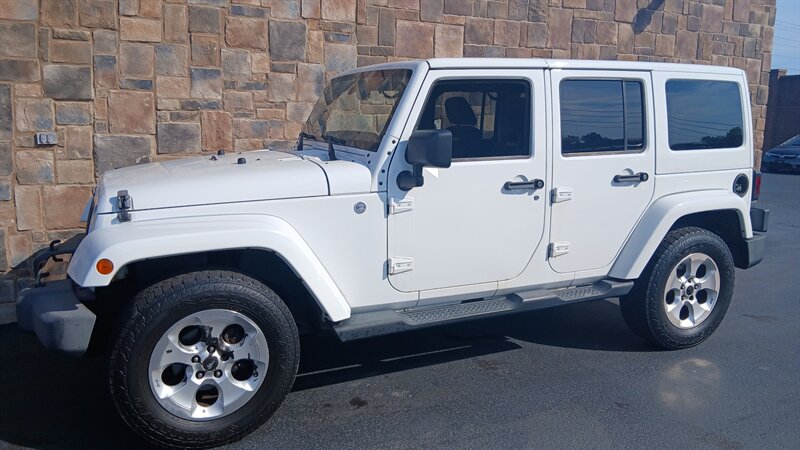 2013 Jeep Wrangler Unlimited Sahara - Photo 2 - Brunswick, OH 44212