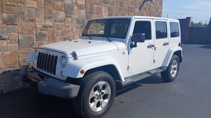 2013 Jeep Wrangler Unlimited Sahara - Photo 6 - Brunswick, OH 44212