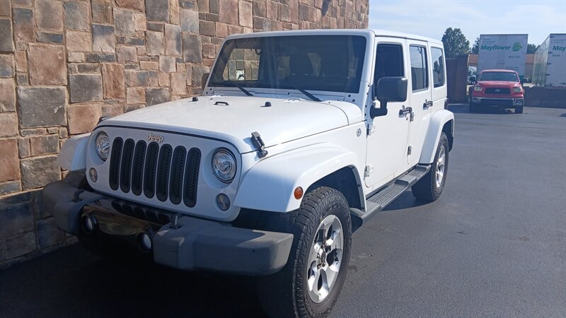 2013 Jeep Wrangler Unlimited Sahara - Photo 9 - Brunswick, OH 44212