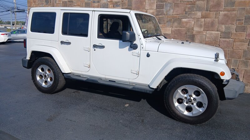 2013 Jeep Wrangler Unlimited Sahara - Photo 18 - Brunswick, OH 44212