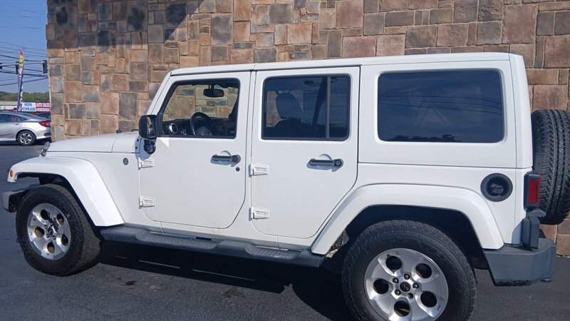 2013 Jeep Wrangler Unlimited Sahara - Photo 13 - Brunswick, OH 44212
