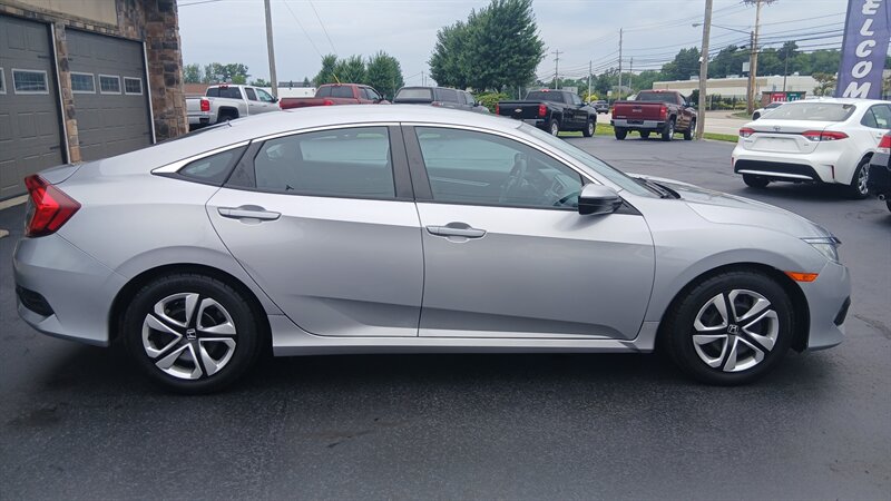 2016 Honda Civic LX - Photo 10 - Brunswick, OH 44212