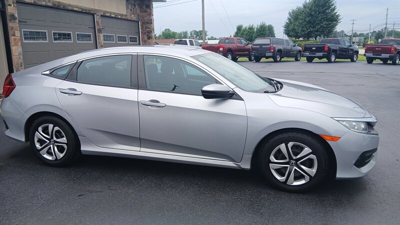 2016 Honda Civic LX - Photo 8 - Brunswick, OH 44212