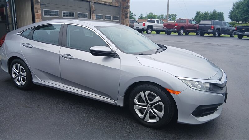 2016 Honda Civic LX - Photo 7 - Brunswick, OH 44212