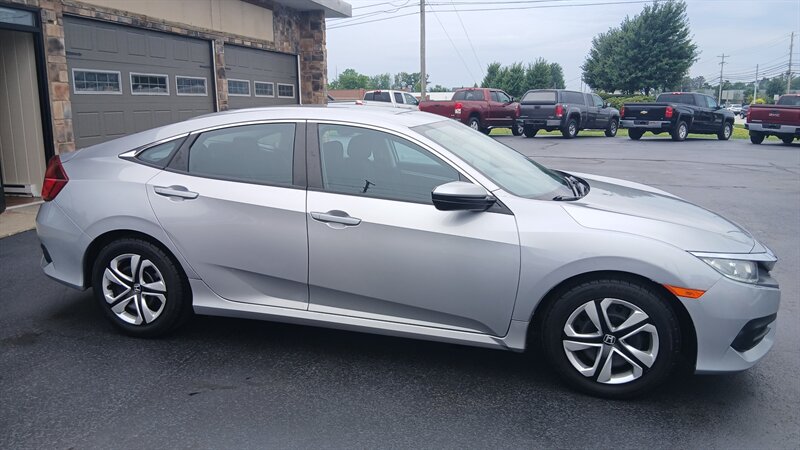 2016 Honda Civic LX - Photo 9 - Brunswick, OH 44212