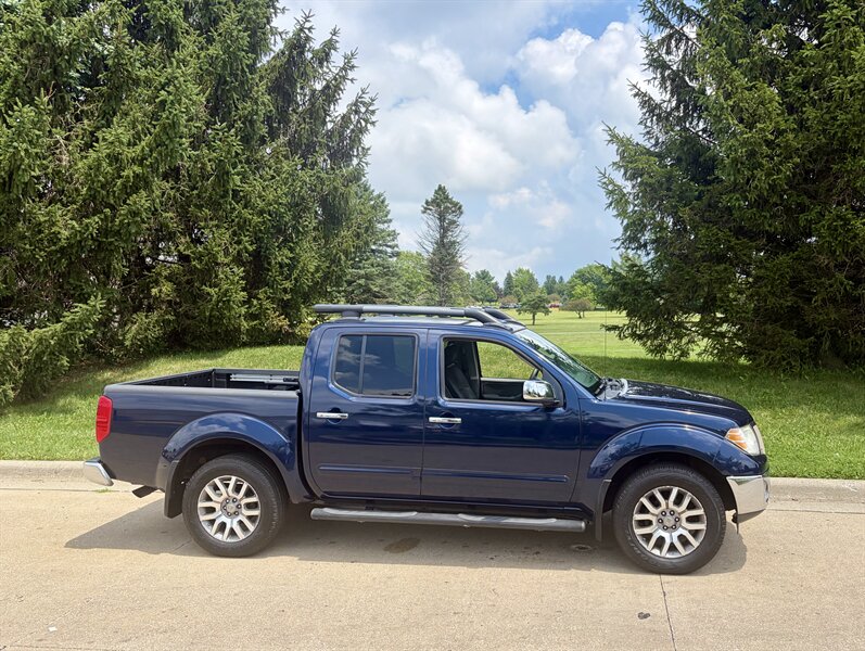 2010 Nissan Frontier SE V6 - Photo 4 - Brunswick, OH 44212