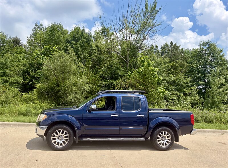 2010 Nissan Frontier SE V6 - Photo 5 - Brunswick, OH 44212