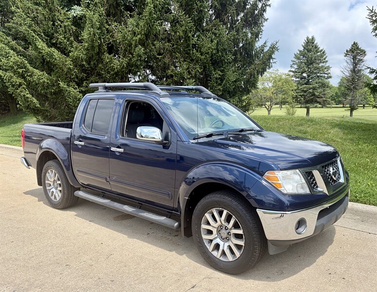 2010 Nissan Frontier SE V6 - Photo 2 - Brunswick, OH 44212