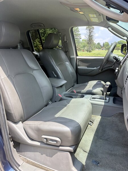 2010 Nissan Frontier SE V6 - Photo 9 - Brunswick, OH 44212