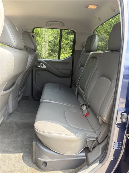 2010 Nissan Frontier SE V6 - Photo 7 - Brunswick, OH 44212
