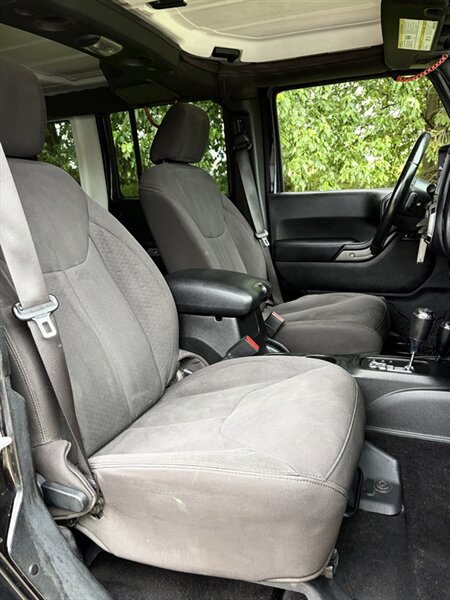 2016 Jeep Wrangler Unlimited Sport - Photo 10 - Brunswick, OH 44212