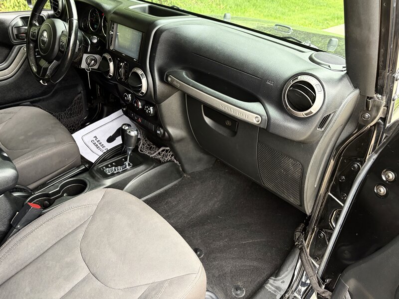 2016 Jeep Wrangler Unlimited Sport - Photo 11 - Brunswick, OH 44212