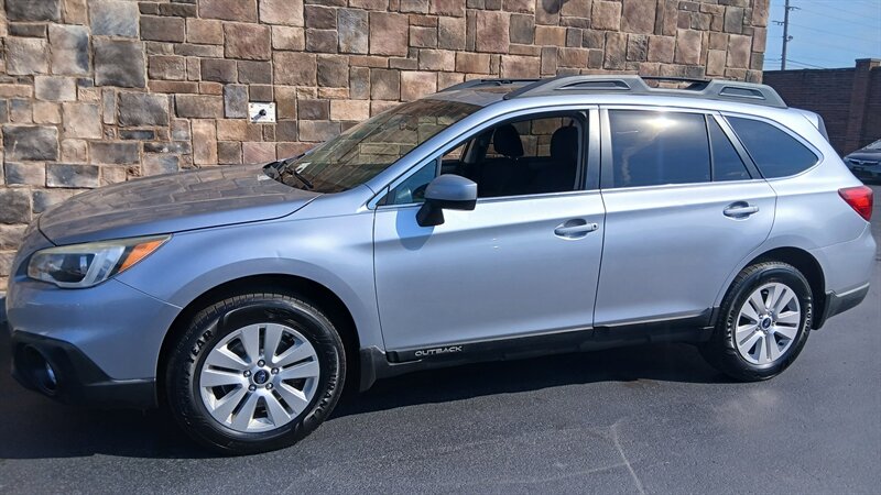 2015 Subaru Outback 2.5i Premium - Photo 7 - Brunswick, OH 44212