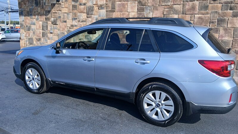 2015 Subaru Outback 2.5i Premium - Photo 17 - Brunswick, OH 44212