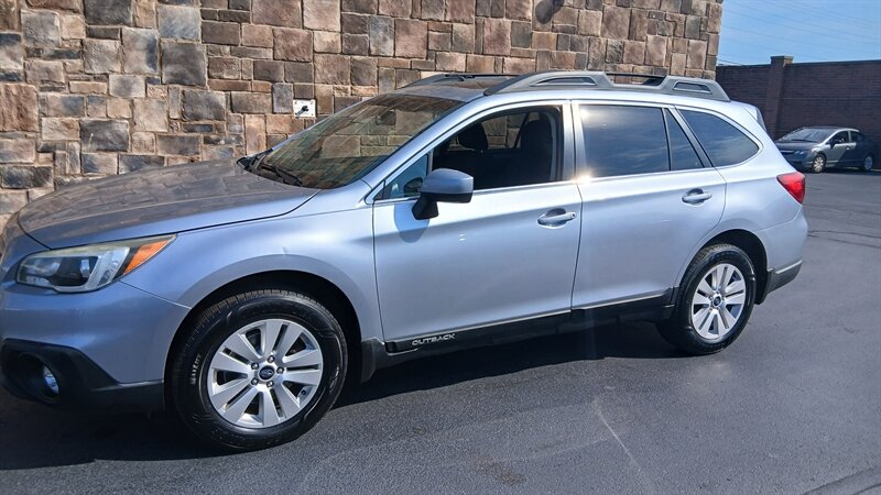 2015 Subaru Outback 2.5i Premium - Photo 16 - Brunswick, OH 44212