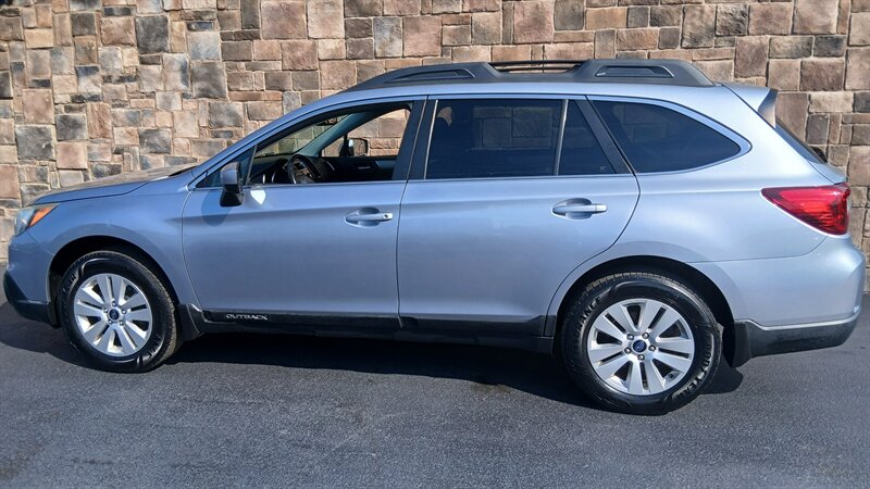 2015 Subaru Outback 2.5i Premium - Photo 10 - Brunswick, OH 44212