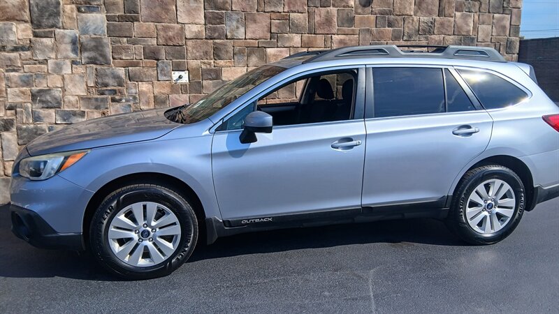 2015 Subaru Outback 2.5i Premium - Photo 8 - Brunswick, OH 44212