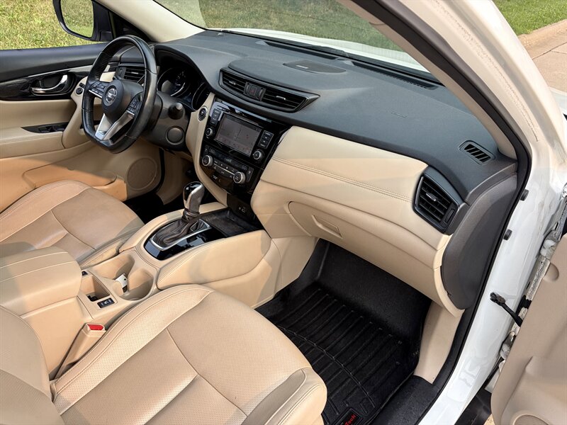 2018 Nissan Rogue S - Photo 9 - Brunswick, OH 44212