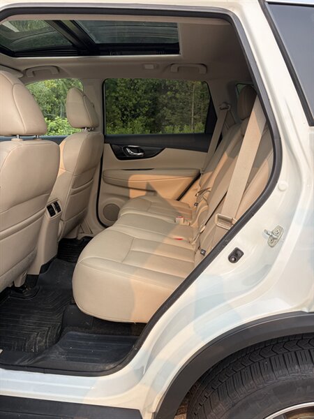 2018 Nissan Rogue S - Photo 8 - Brunswick, OH 44212