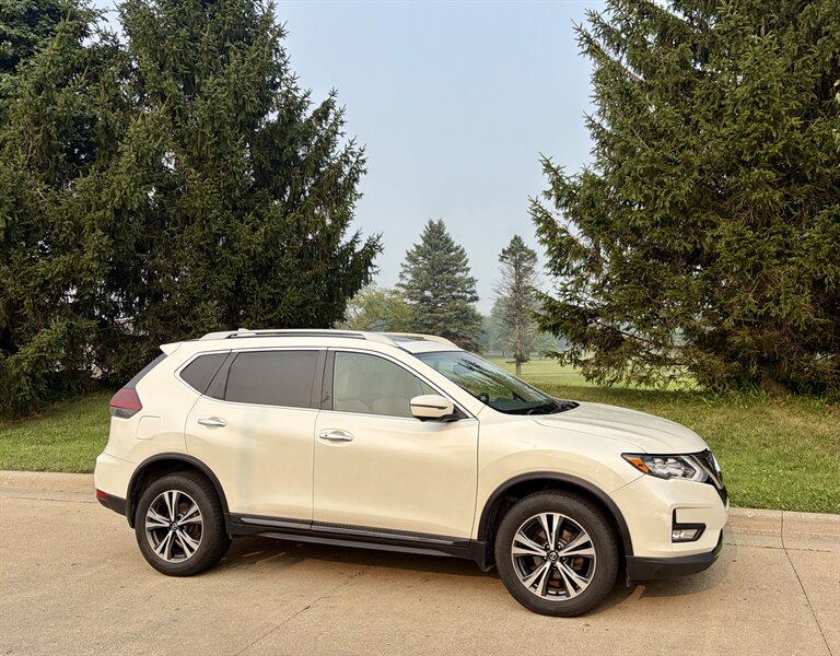2018 Nissan Rogue S - Photo 4 - Brunswick, OH 44212