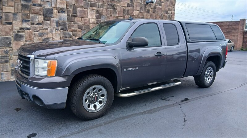 2011 GMC Sierra 1500 SL Extend cab - Photo 13 - Brunswick, OH 44212