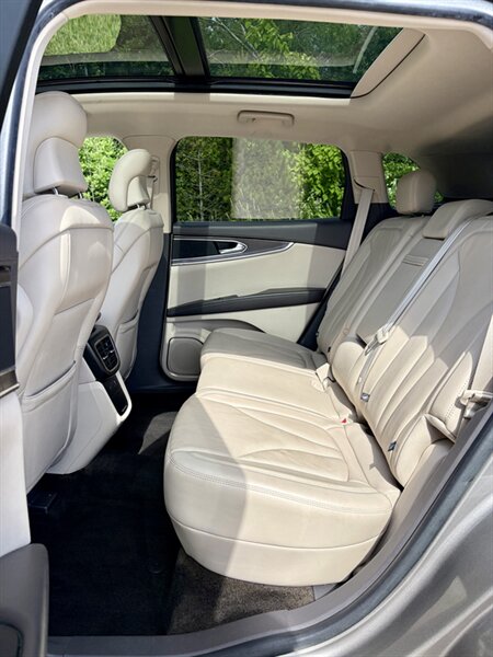 2017 Lincoln MKX Reserve - Photo 8 - Brunswick, OH 44212