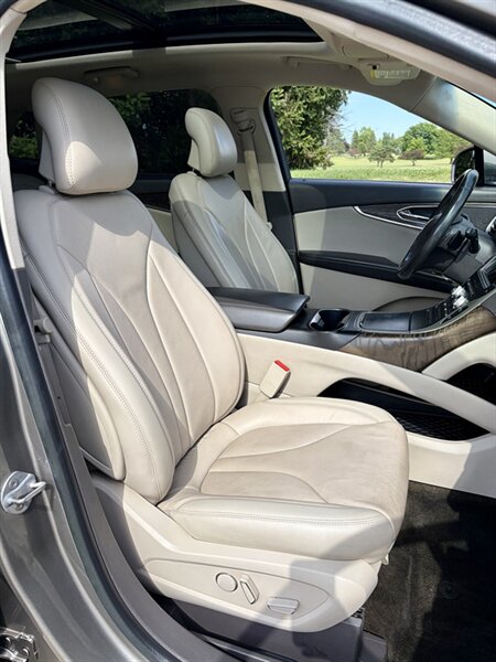 2017 Lincoln MKX Reserve - Photo 10 - Brunswick, OH 44212
