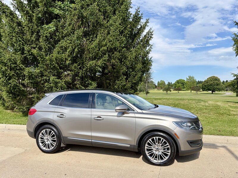2017 Lincoln MKX Reserve - Photo 4 - Brunswick, OH 44212