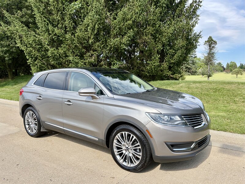 2017 Lincoln MKX Reserve - Photo 2 - Brunswick, OH 44212