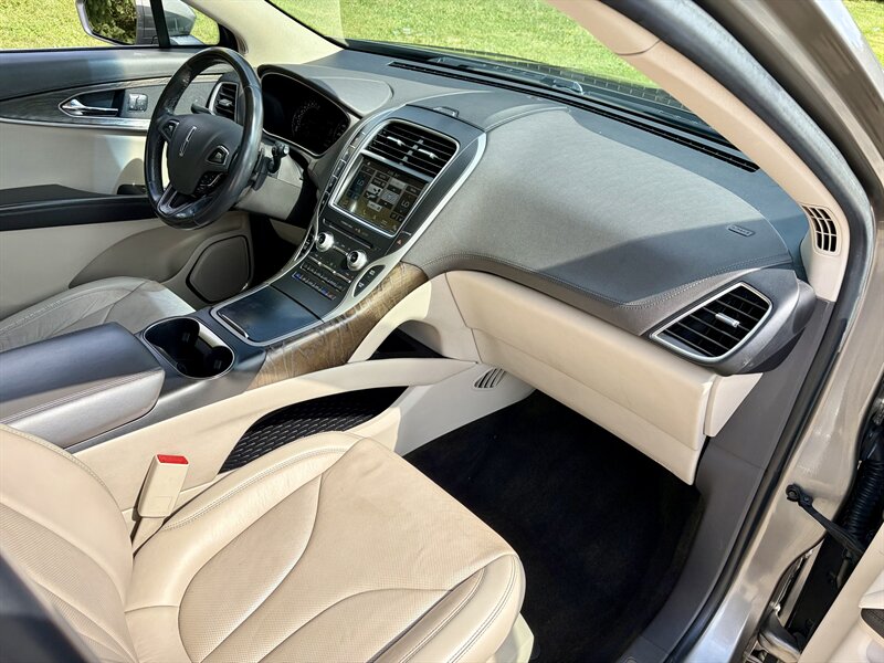 2017 Lincoln MKX Reserve - Photo 9 - Brunswick, OH 44212