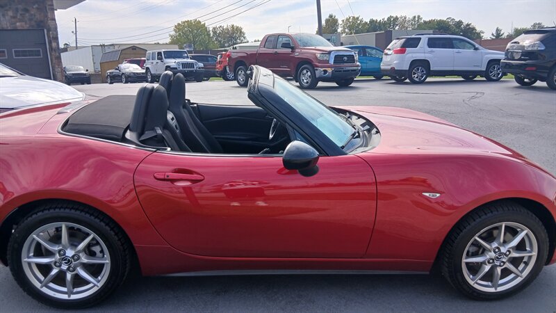 2016 Mazda MX-5 Miata Sport - Photo 10 - Brunswick, OH 44212