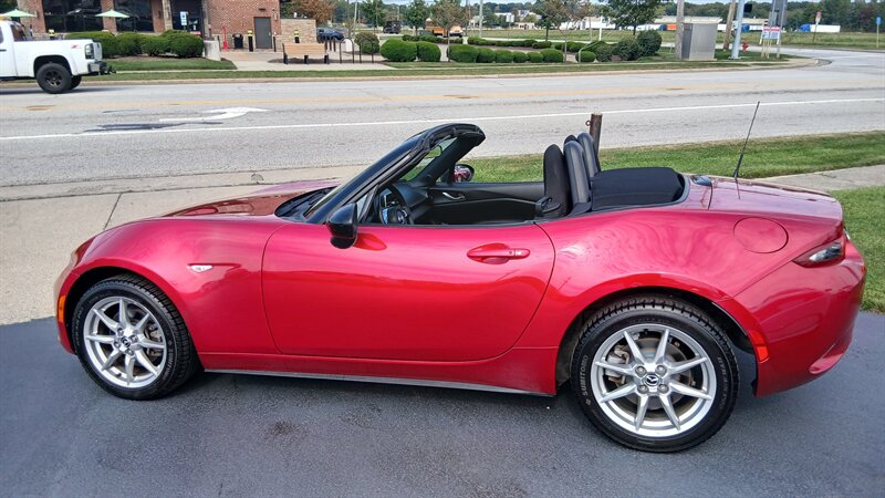 2016 Mazda MX-5 Miata Sport - Photo 8 - Brunswick, OH 44212