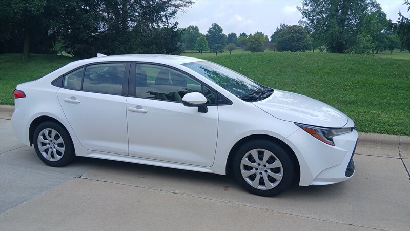 2020 Toyota Corolla LE - Photo 8 - Brunswick, OH 44212
