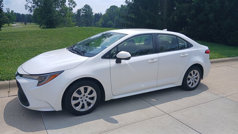 2020 Toyota Corolla LE - Photo 2 - Brunswick, OH 44212