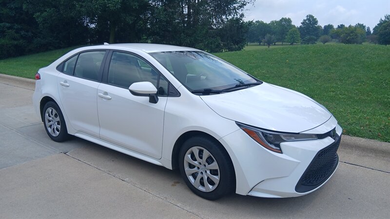 2020 Toyota Corolla LE - Photo 4 - Brunswick, OH 44212