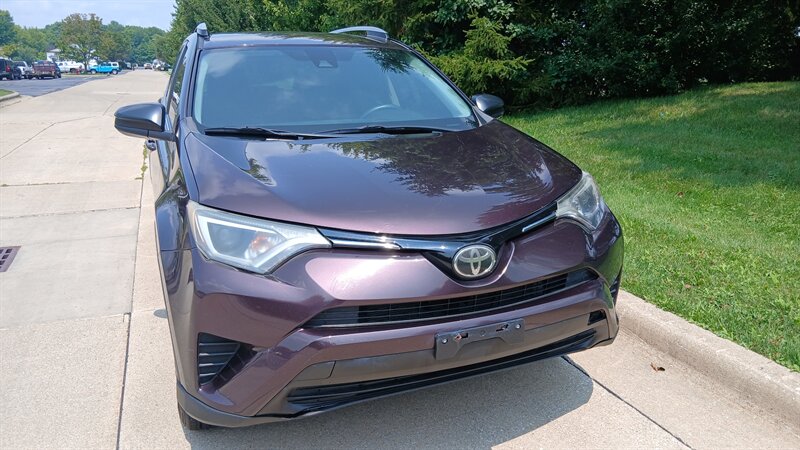 2017 Toyota RAV4 LE - Photo 16 - Brunswick, OH 44212