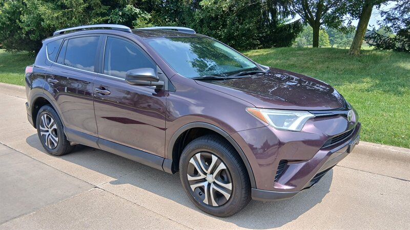 2017 Toyota RAV4 LE - Photo 31 - Brunswick, OH 44212