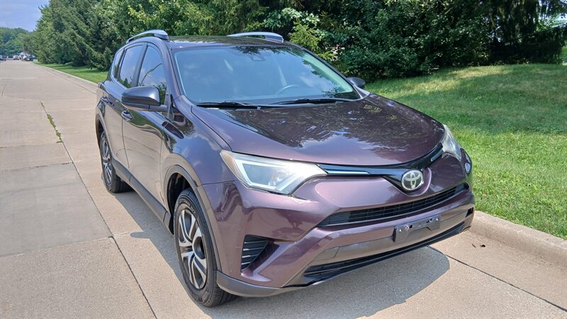 2017 Toyota RAV4 LE - Photo 15 - Brunswick, OH 44212