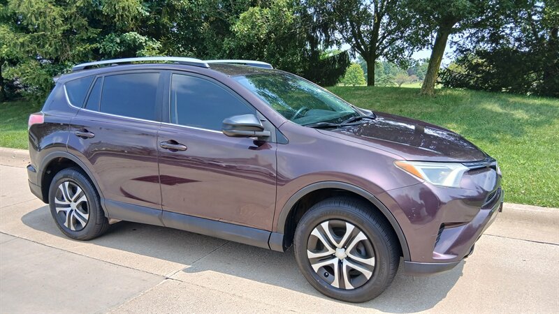 2017 Toyota RAV4 LE - Photo 30 - Brunswick, OH 44212