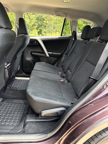 2017 Toyota RAV4 LE - Photo 34 - Brunswick, OH 44212
