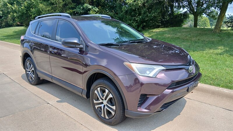 2017 Toyota RAV4 LE - Photo 19 - Brunswick, OH 44212